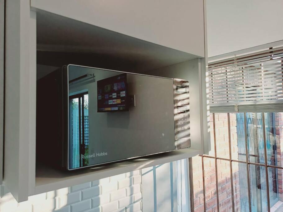 Charm Nest - Uncapped Wi-fi & Self Check-in Apartment Cape Town