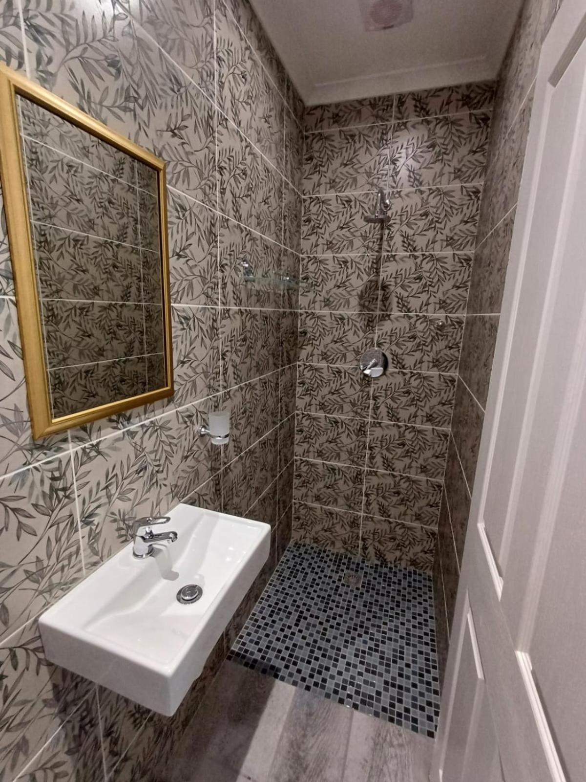 Charm Nest - Uncapped Wi-fi & Self Check-in Apartment Cape Town