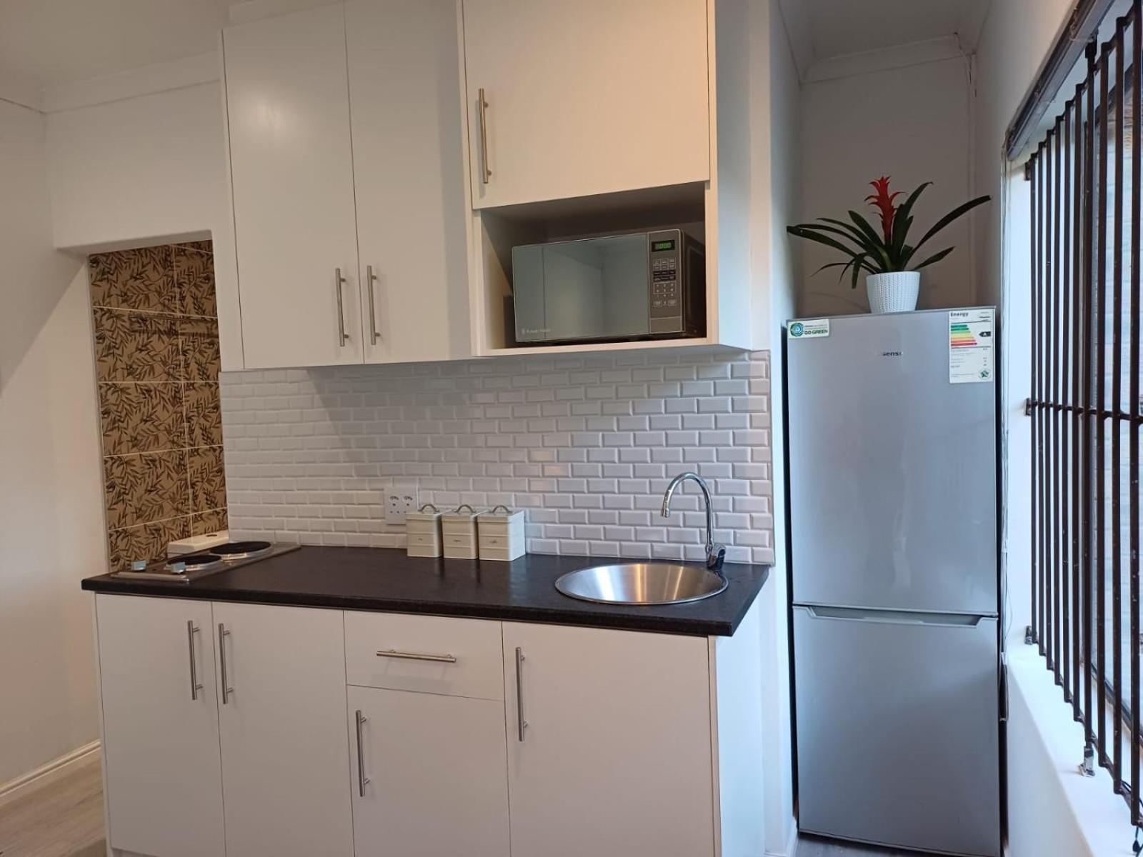Charm Nest - Uncapped Wi-fi & Self Check-in Apartment *